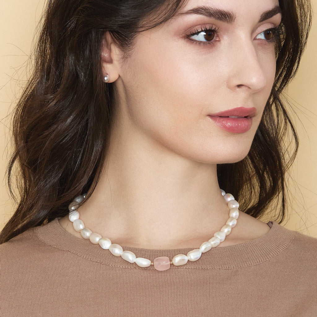 Baroque | Necklace with baroque pearls, gold, and natural stones