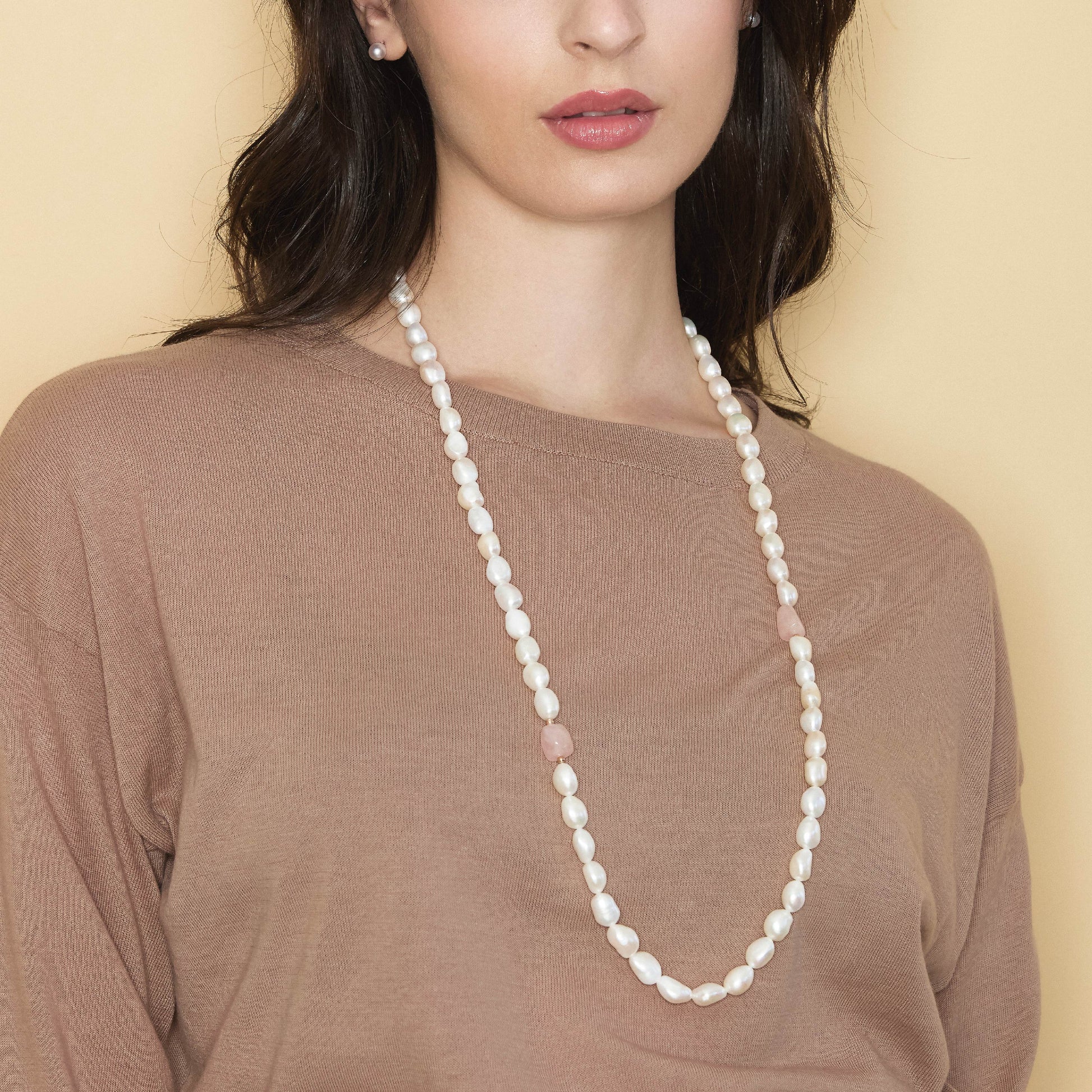 Baroque | Necklace with baroque pearls, gold, and natural stones