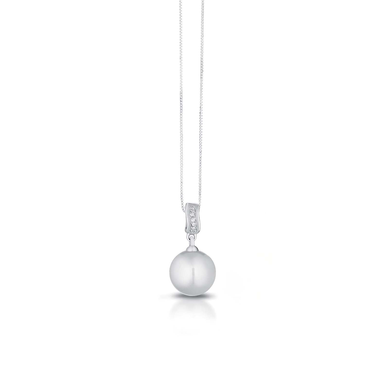 Pendente con catena in oro bianco 18kt, perla coltivata d'acqua dolce e diamanti