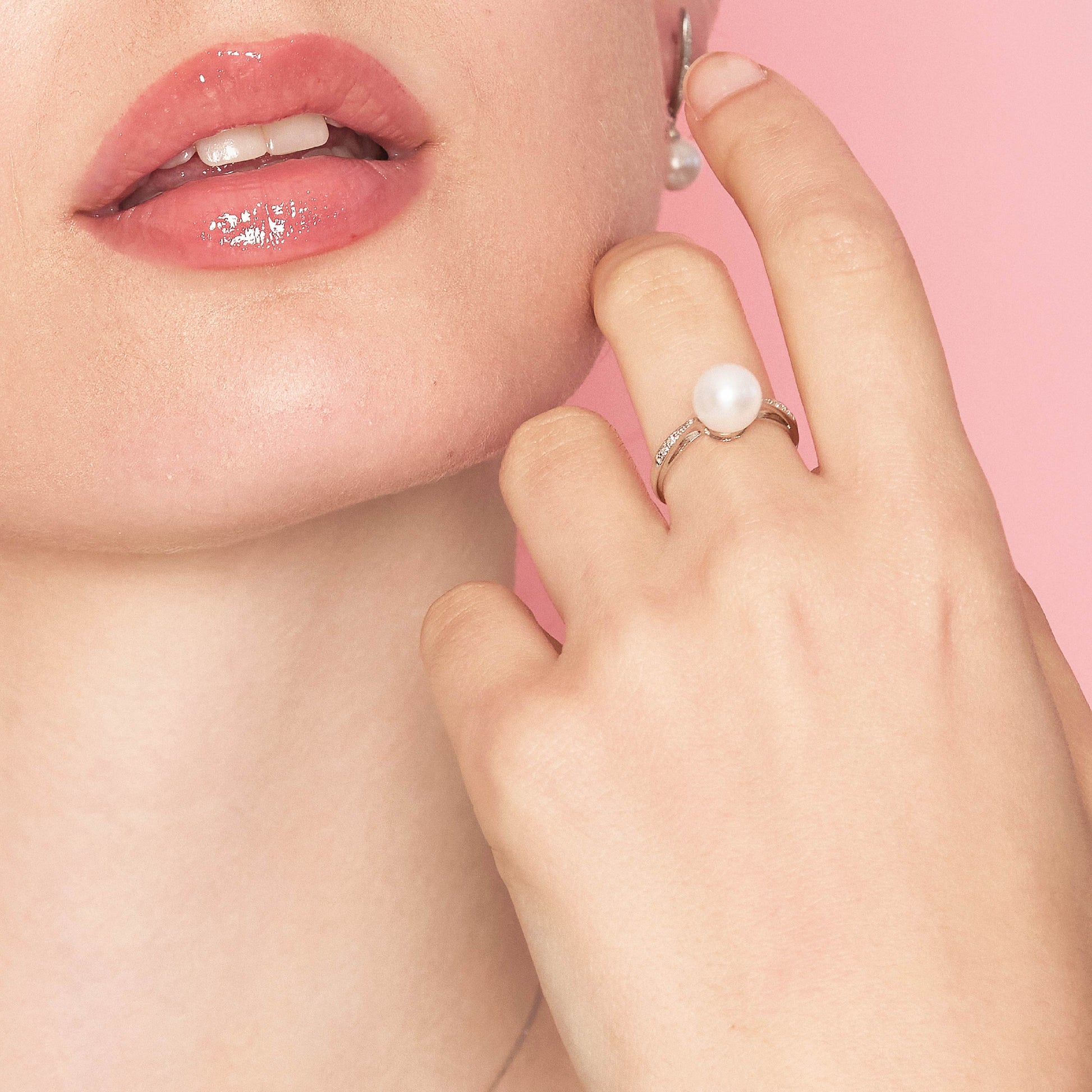 Set | Anello con perla, in oro e diamanti